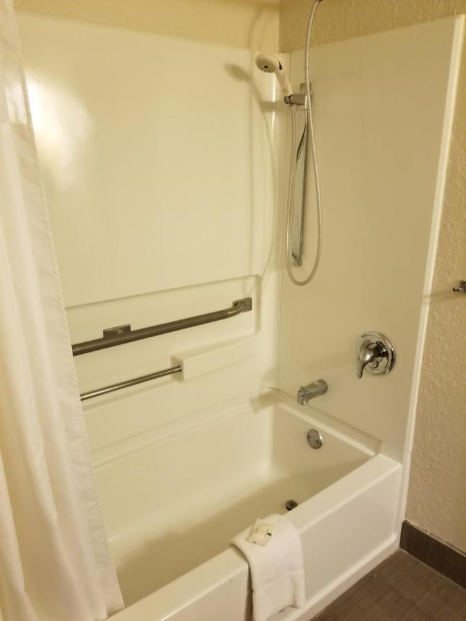 Quality Inn & Suites Leesburg Chain Of Lakes Bagian luar foto