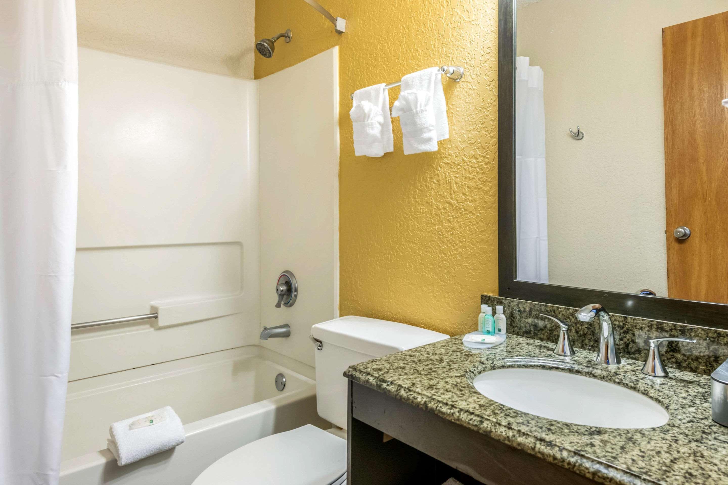 Quality Inn & Suites Leesburg Chain Of Lakes Bagian luar foto